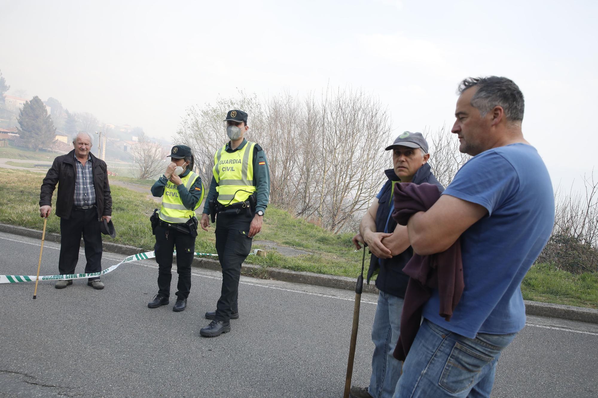 Las imágenes del preocupante incendio en Tineo