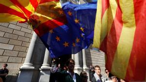  Els Mossos desallotgen Álvaro de Marichalar de la plaça de Sant Jaume.