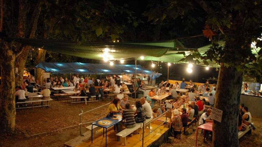 Uno de los recintos de fiestas en el municipio de Cangas.  // Gonzalo N.