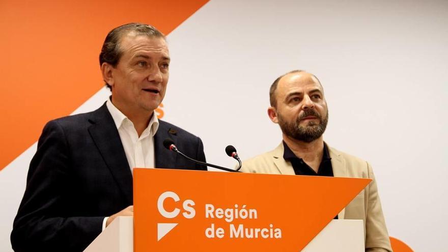 José Luis Martínez y Miguel Garaulet, en la rueda de prensa ofrecida ayer en Murcia.