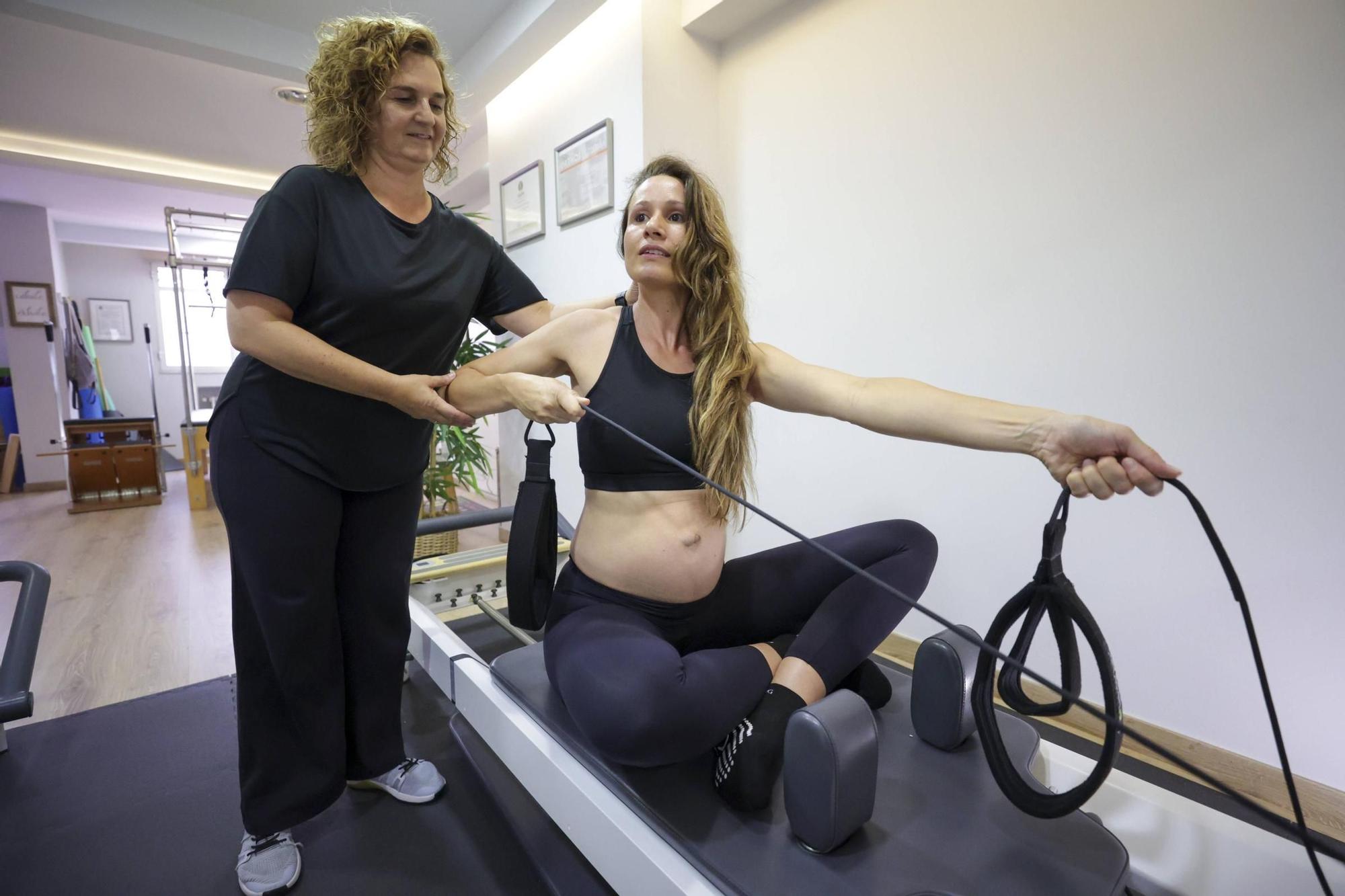 Una clase de pilates para embarazadas en Do Pilates Oviedo