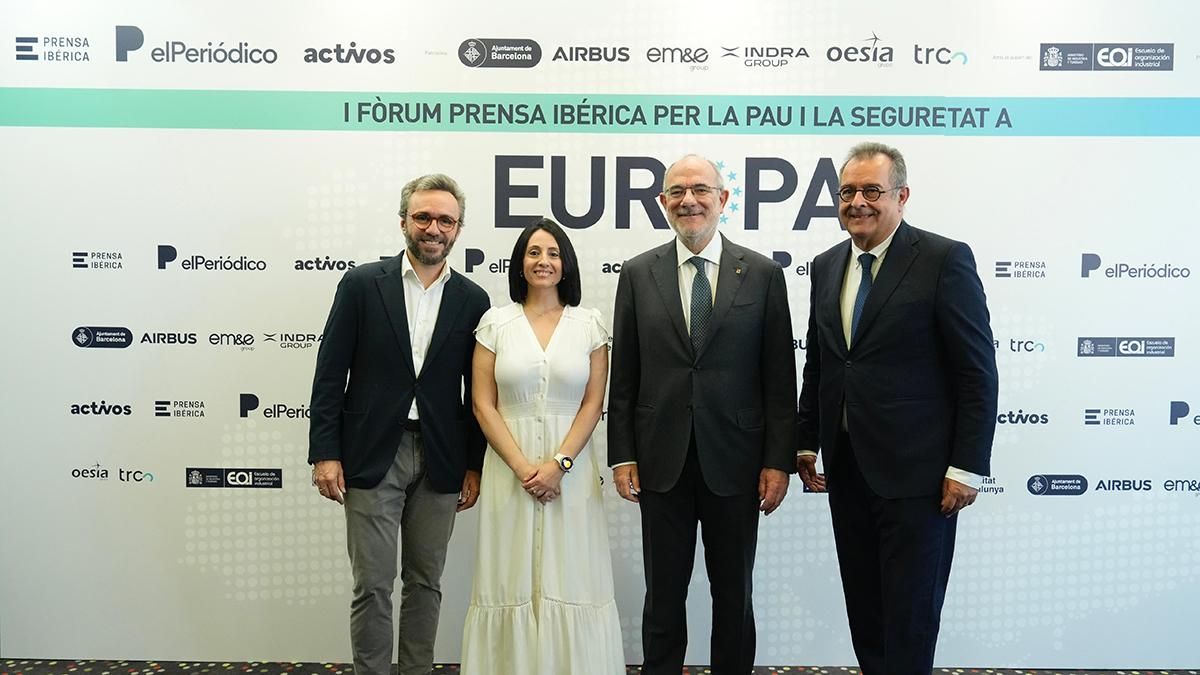 Aitor Moll, consejero delegado de Prensa Ibérica; Rebeca Mariola Torró, secretaria de Estado de Industria; Jaume Duch, Conseller dUnió Europea i Acció Exterior, y Albert Sáez, director de EL PERIÓDICO