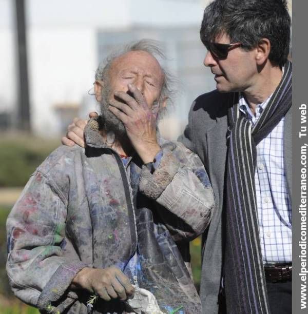 Galería de fotos: Cae la estatua de Ripolles