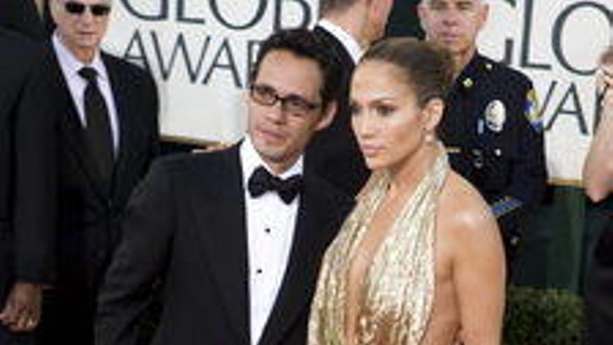 Fotografía de archivo de la actriz Jenifer López y su esposo, el cantante Marc Anthony, a su llegada a la ceremonia de entrega de los Globos de Oro, celebrada en el Hotel Hilton de Beverly Hills, California.