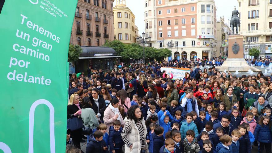 Más de mil escolares participan en la marcha contra el cáncer infantil de la AECC en Córdoba