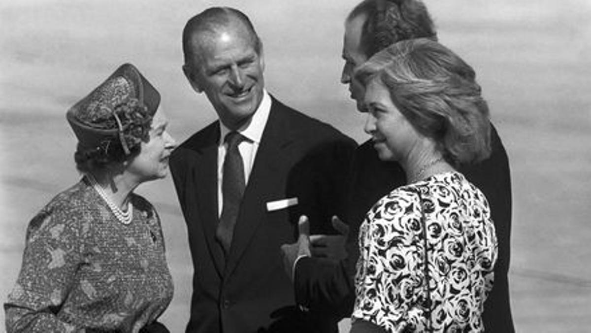 El duque y la reina de Inglaterra con los reyes de España en 1988.