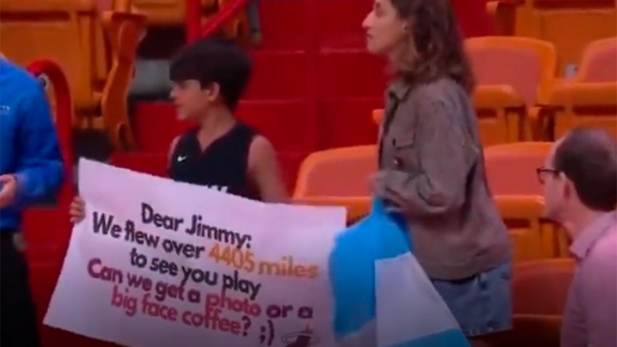 Un aficionado viaja 7000 km para ver jugar a Jimmy Butler.. y este es descartado antes del partido