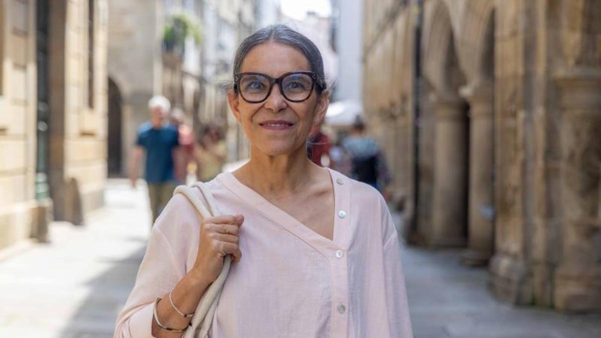 Mercedes Rosón, na Rúa Nova de Santiago nos instantes previos á entrevista con EL CORREO GALLEGO