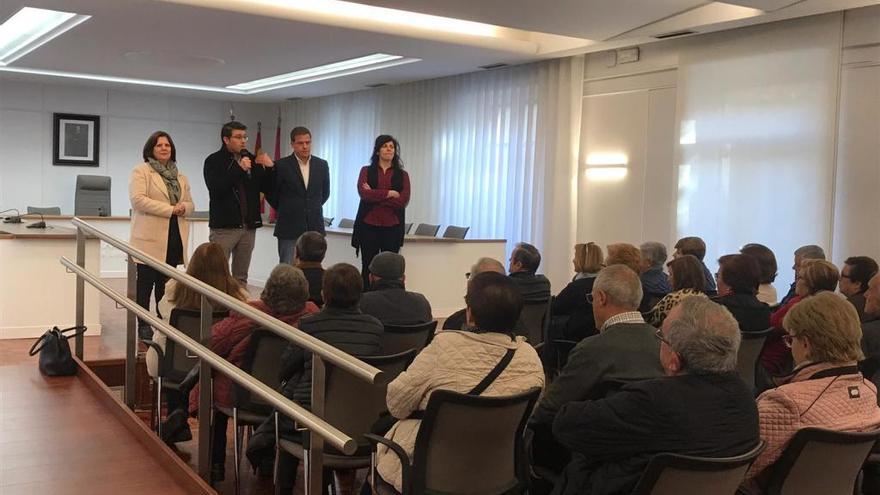 Rodríguez, Gandia y Cerdà en la recepción a los ontinyentins de Majors Actius en Xàtiva