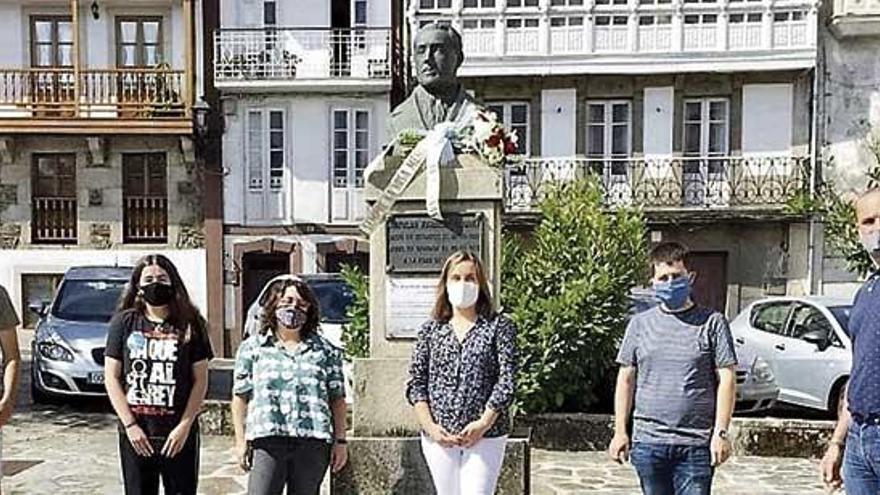 Ofrenda floral a Antolín Faraldo en Betanzos