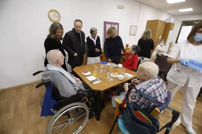 En imágenes | EL PERIÓDICO DE ARAGÓN reparte roscón en la Casa Amparo