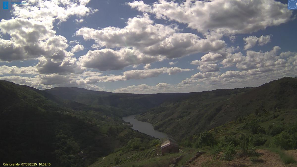 El río Sil, a su paso por Cristosende, esta tarde