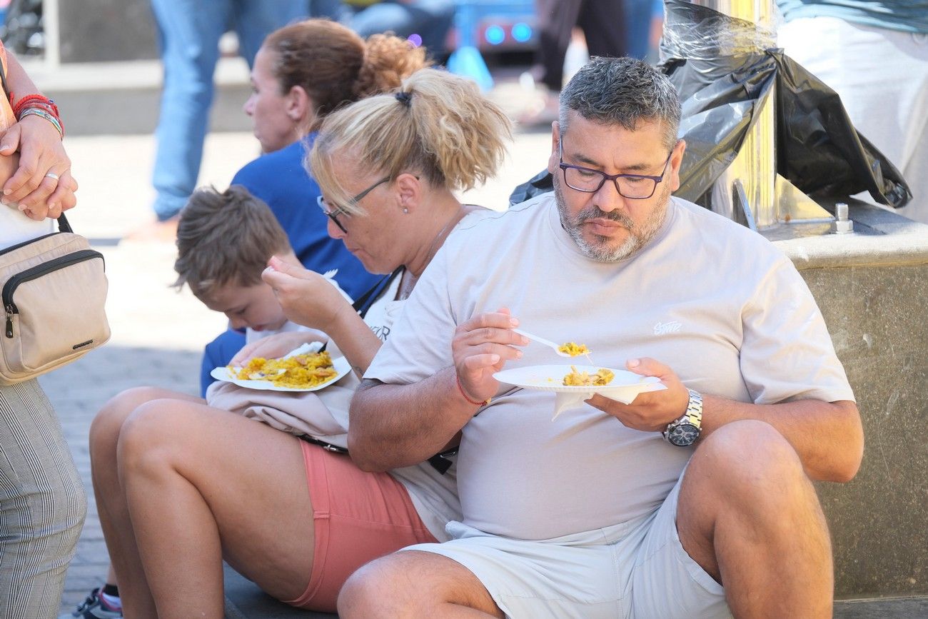 Paellada y Concierto de Aristides Moreno en la clausura de las Fiestas del Pilar 2025