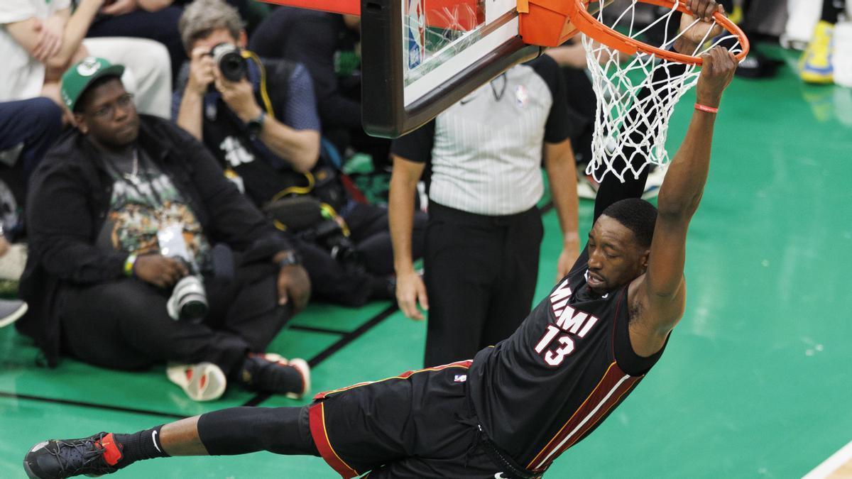 Bam Adebayo, una de las estrellas de los Miami Heat, tendrá que jugar el Play-in para estar en Playoffs