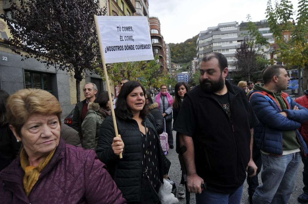 Protesta padres de alumnos de los colegios Liceo-Aniceto Sela