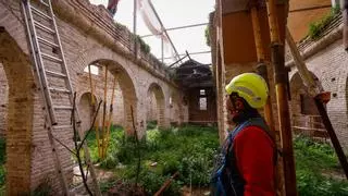 Comienza la renovación del entoldado para proteger el Pósito de La Corredera