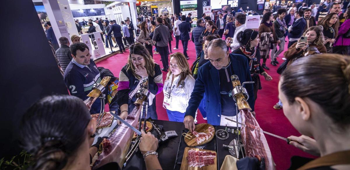 Els espanyols gasten 43.500 milions d’euros a l’any a menjar fora de casa