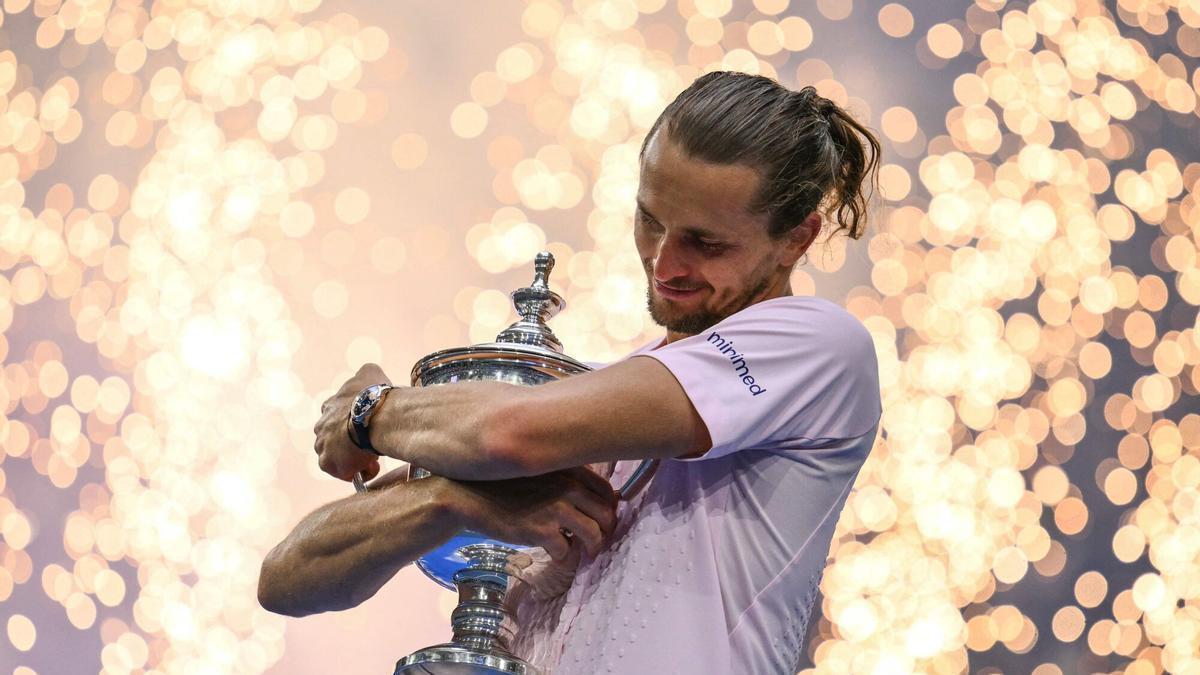 Zverev escapa al fin de la sombra de Sinner y Alcaraz para ser "el mejor tenista del mundo"