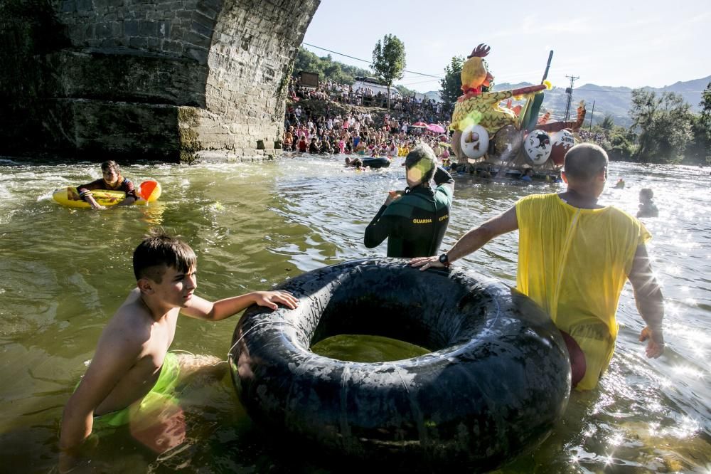 Descenso Folklórico del Nalón 2019: 40 carrozas y más de 4.000 personas