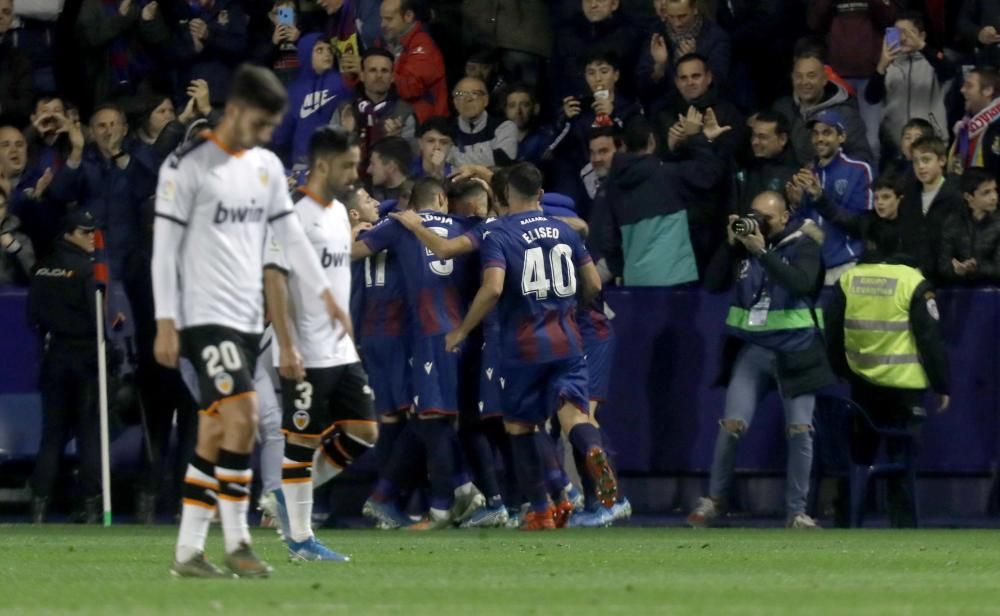 Las mejores imágenes del derbi Levante UD - Valencia CF