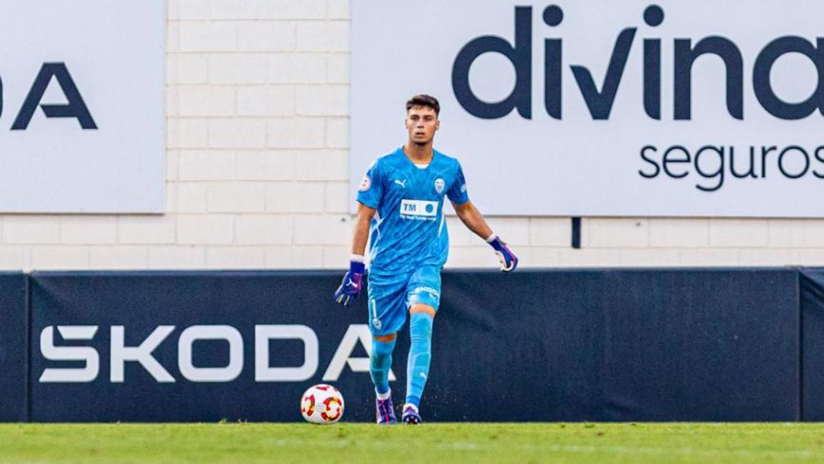 Vicent Abril en un partido con el Mestalla