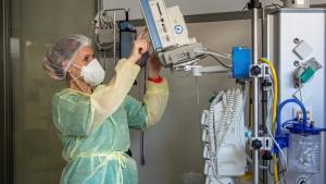 "Arran d'un ingrés hospitalari, he constatat el valuós paper d' infermeres i auxiliars"