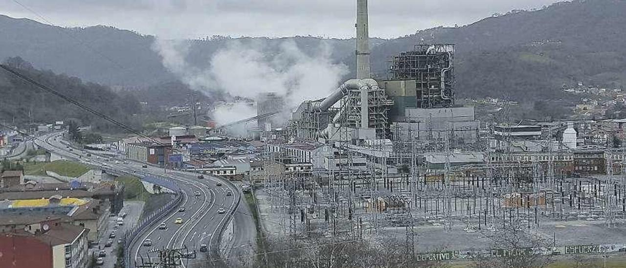 La central térmica de Lada, en Langreo, que está en proceso de cierre.