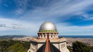 La porción de círculo parhélico captado en Barcelona, por encima de la cúpula del Observatori Fabra