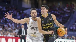 El base de La Laguna Tenerife Jaime Fernández (entra a canasta junto al argentino Facundo Campazzo, del Real Madrid.