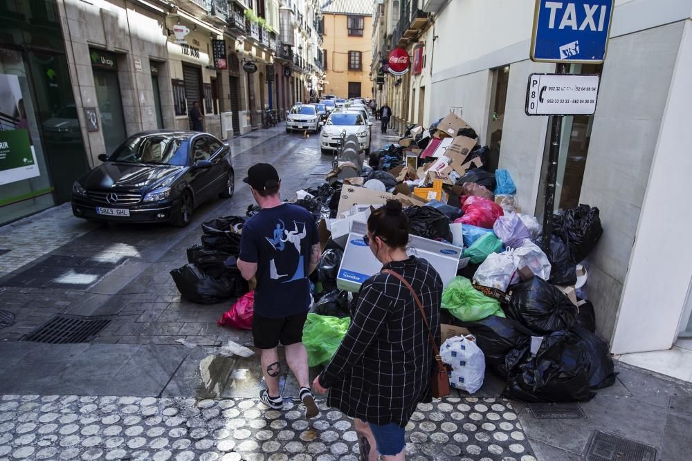 LA BASURA SE ACUMULA EN MÁLAGA EN EL SEGUNDO ...