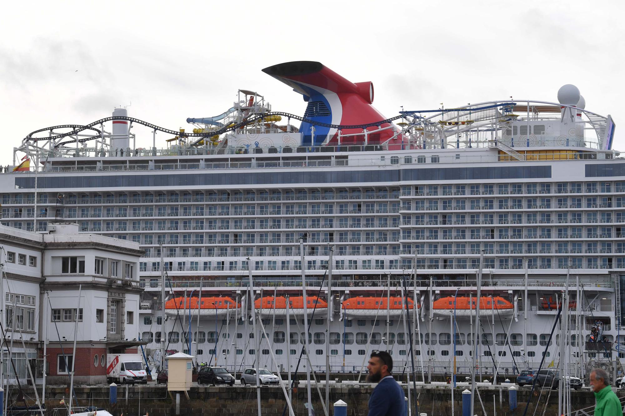 El crucero 'Carnival Celebration' hace su primera escala en A Coruña
