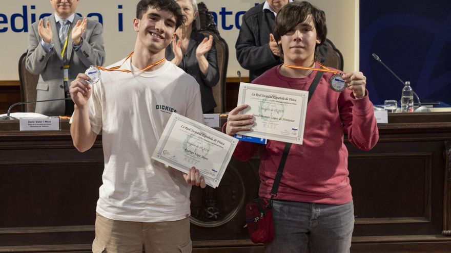Rodrigo Vega logra una medalla de plata en la Olimpiada de Física
