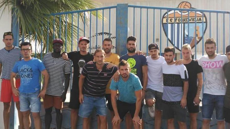 El conflicto entre el plantel y el club pone en jaque al Torrevieja