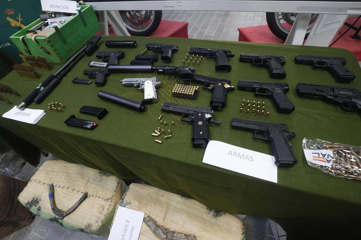 Armas de fuego incautadas a narcotraficantes.