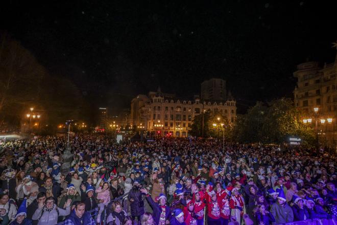 En imágenes: así fue el encendido de las luces de Navidad en Oviedo