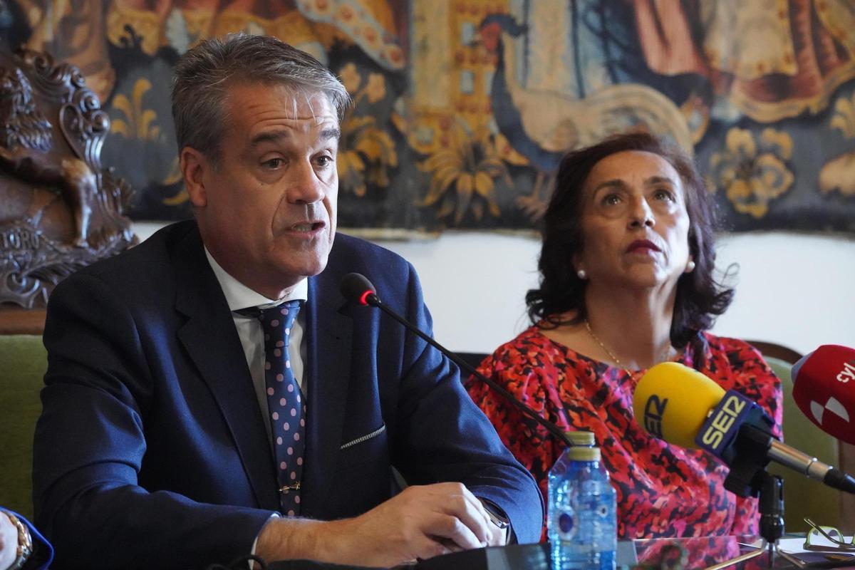Las imágenes de la moción de censura en Toro contra Rafael González: Ángeles Medina, nueva alcaldesa Las imágenes de la moción de censura en Toro contra Rafael González: Ángeles Medina, nueva alcaldesa