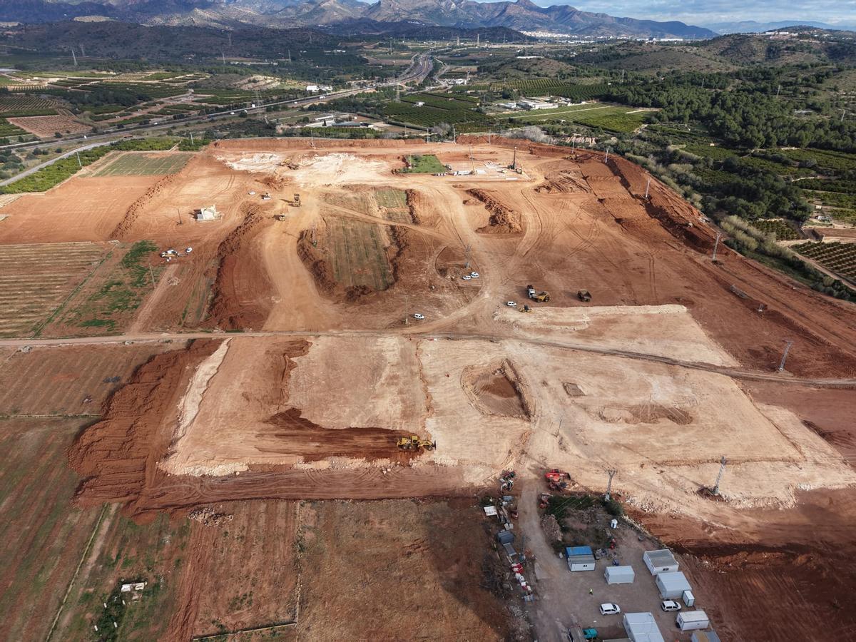 Foto panorámica aérea tomada en dron del avance de las obras en el futuro polígono, donde irá el centro logístico de Jysk.