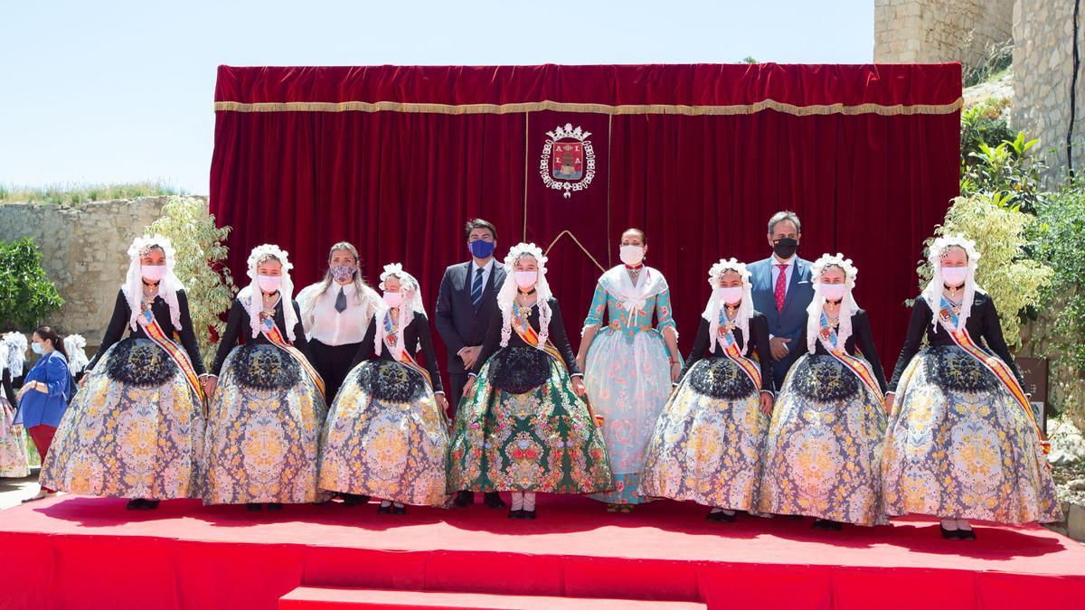 Las 82 candidatas a Bellea del Foc Infantil se reúnen en el Castillo de Santa Bárbara