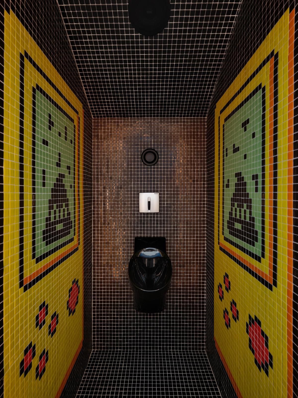 Entrar a este baño público de Budapest es lo más parecido a pasarte una pantalla de GameBoy