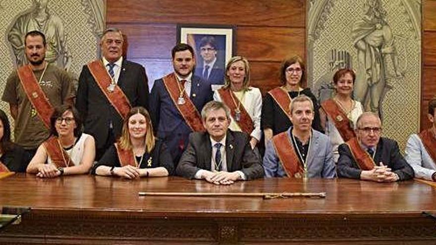 Foto de grup de tots els membres que formen la nova corporació municipal de Solsona
