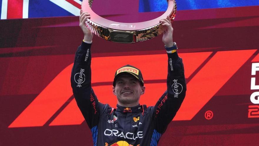 Verstappen arrasa en China, con Sainz en el top cinco y remontada estéril de Alonso