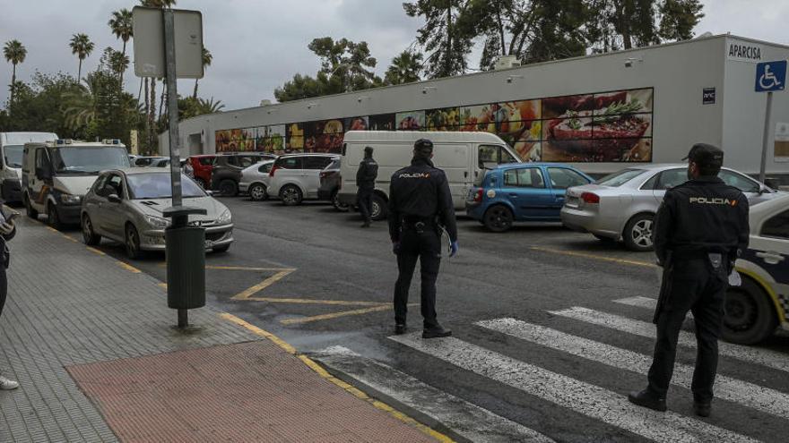 Elche interpone 500 sanciones, cierra cinco locales y detiene a tres personas en el fin de semana