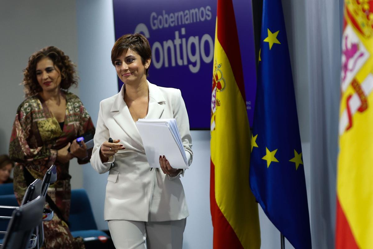 Las ministras Portavoz, Isabel Rodríguez y Hacienda, María Jesús Montero.