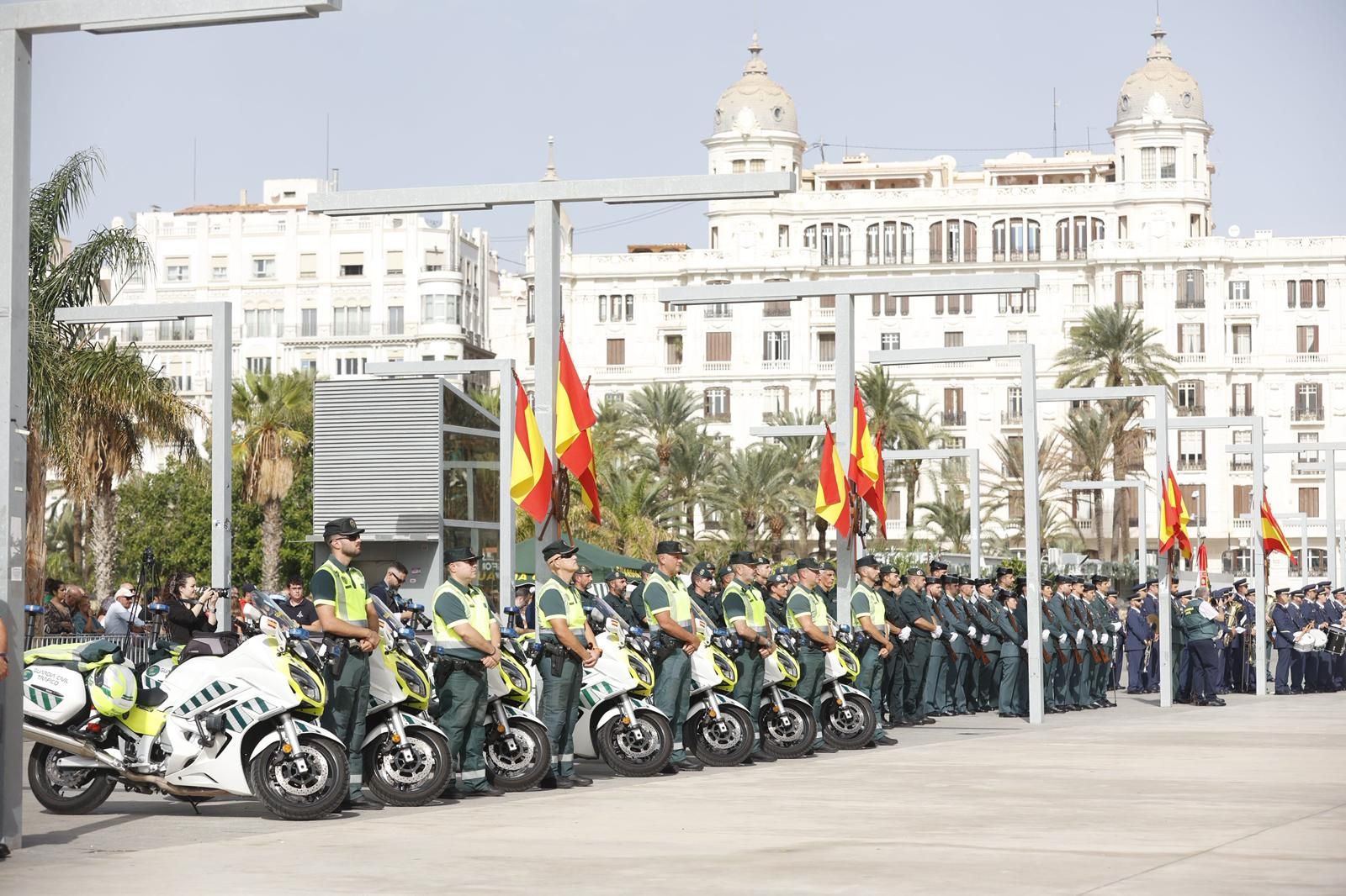 La Guardia Civil de Alicante celebra el día de la Virgen del Pilar en el Puerto de Alicante