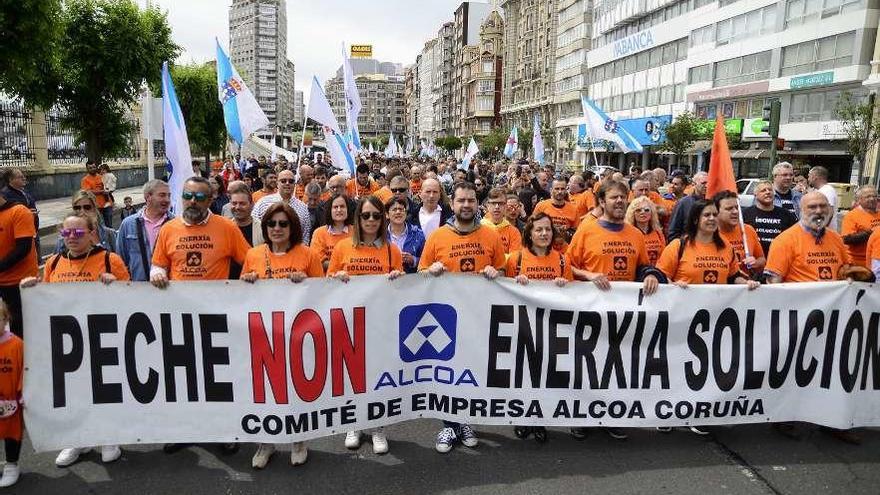 Marcha de trabajadores de Alcoa A Coruña, en la ciudad herculina. // Miguel Miramontes/Roller Agencia