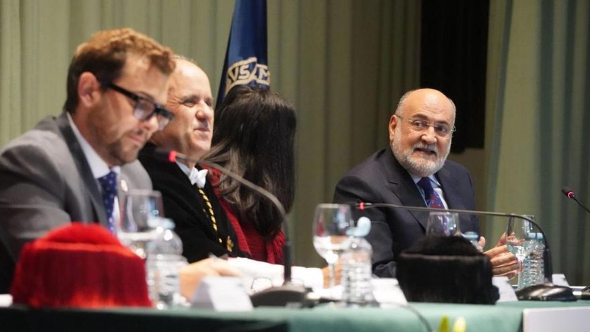 El presidente emérito del Tribunal Constitucional, Franciso Pérez de los Cobos, durante la apertura del año académico de la UNED en Zamora.