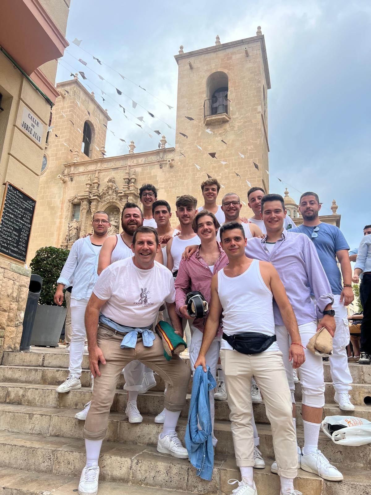 Costaleros de Villena en las Fiestas de la Virgen del Carmen en Alicante.