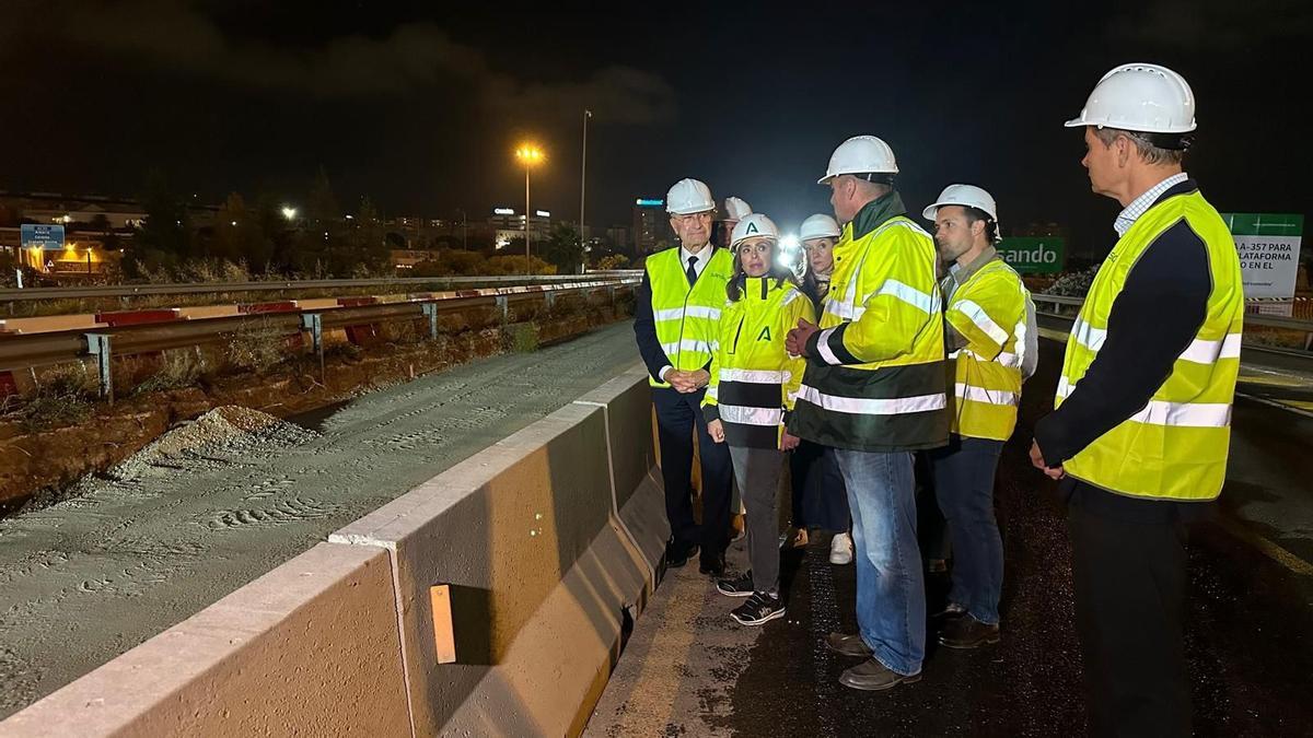 La consejera de Fomento, Articulación del Territorio y Vivienda, Rocío Díaz, visita junto al alcalde de Málaga, Francisco de la Torre, las obras del carril BUS-VAO de acceso a Málaga por la autovía A-357