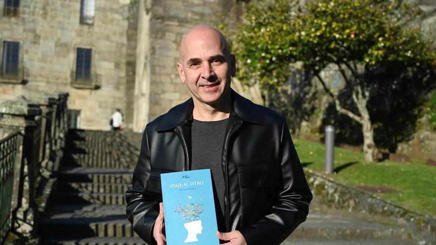 Xulio Teixeira, escritor y abogado: «Todos albergamos diferentes yos en nuestras cabezas»