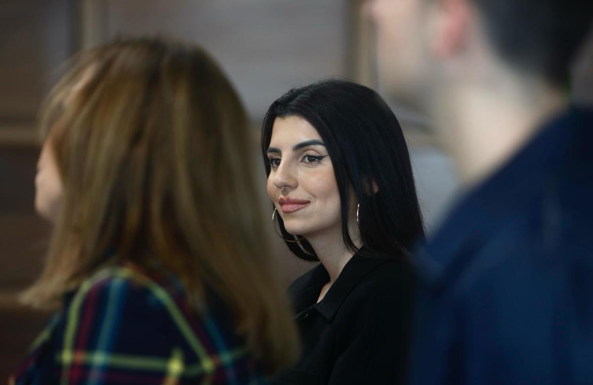En imágenes | Natalia Chueca recibe a Naiara y Juanjo en el Ayuntamiento de Zaragoza